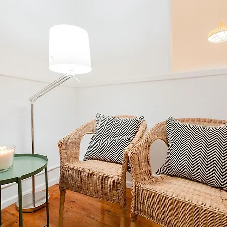 Stunning Bridge View From Open Plan Flat 아파트