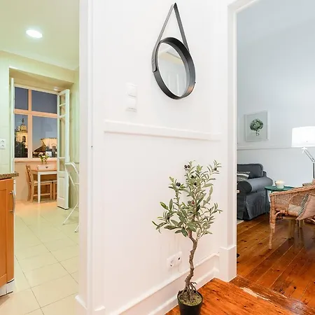 شقة Stunning Bridge View From Open Plan Flat Lisboa