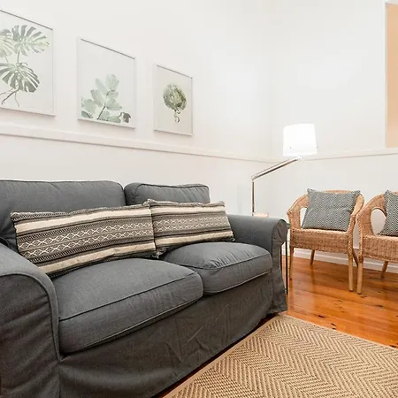 Stunning Bridge View From Open Plan Flat *